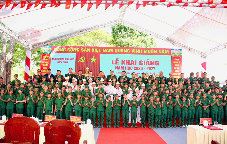 Ngày khai trường của 240 học sinh Thiếu sinh quân miền Trung